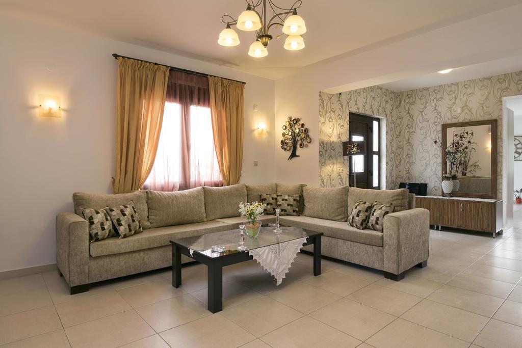 Villa Laga With Pool, 300M To Taverns, Childrens Area, Bbq! Kirianna Exterior photo