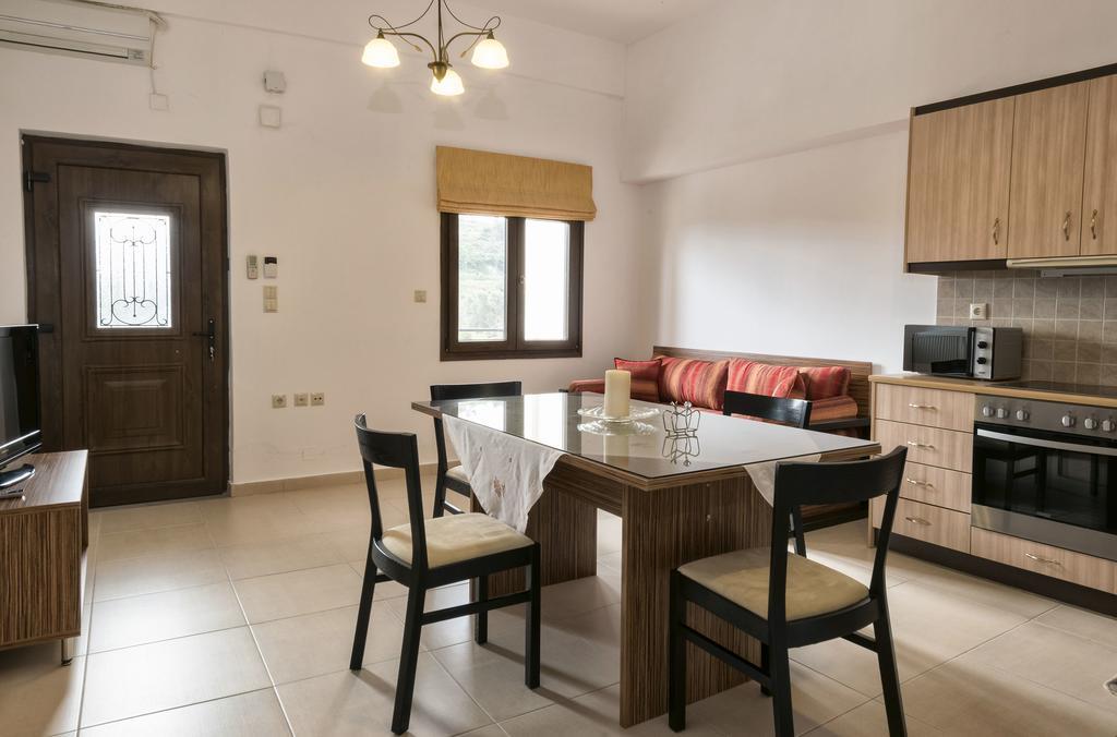 Villa Laga With Pool, 300M To Taverns, Childrens Area, Bbq! Kirianna Exterior photo