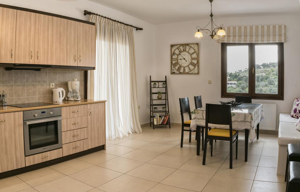 Villa Laga With Pool, 300M To Taverns, Childrens Area, Bbq! Kirianna Exterior photo