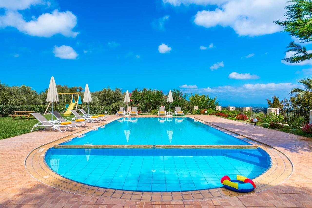 Villa Laga With Pool, 300M To Taverns, Childrens Area, Bbq! Kirianna Exterior photo